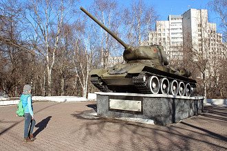 Танк Т-34 на улице Мира в Вологде